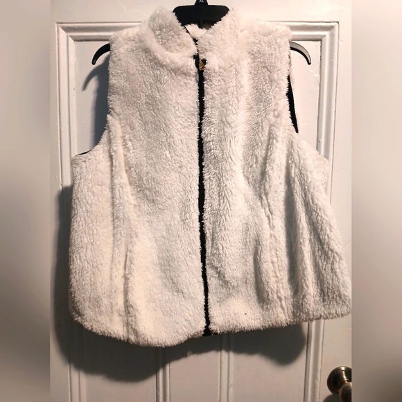 Reversible Quilted Vest - Picture 3 of 6